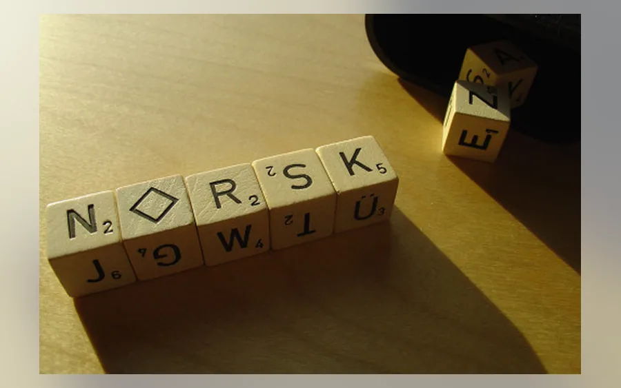 Product image from the seller's order form, letter tiles spelling a Norwegian word